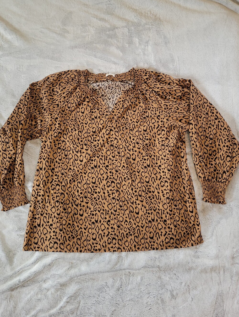 Maurices Womens XXL Animal Print 100% Cotton Poplin Blouse Smocked Neck & Sleeve